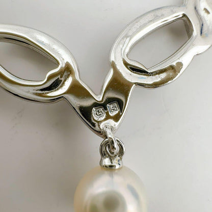 MIKIMOTO silver necklace with 39.5 cm chain displayed on a white background
