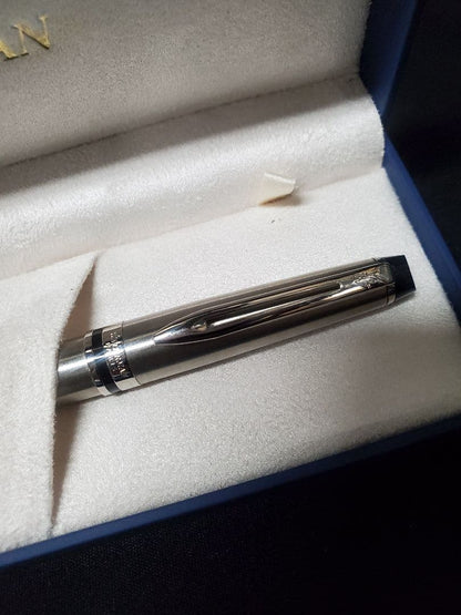 WATERMAN 2119269Z EXPERT ballpoint pen in metallic silver with black ink and fine point tip