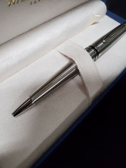 WATERMAN 2119269Z EXPERT ballpoint pen in metallic silver with black ink and fine point tip