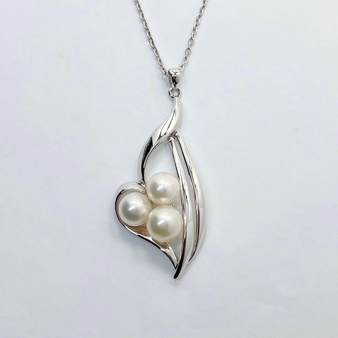 MIKIMOTO Akoya pearl necklace pendant with 6.6 to 7.2 mm pearls and silver chain