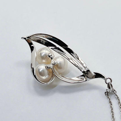 MIKIMOTO Akoya pearl necklace pendant with 6.6 to 7.2 mm pearls and silver chain