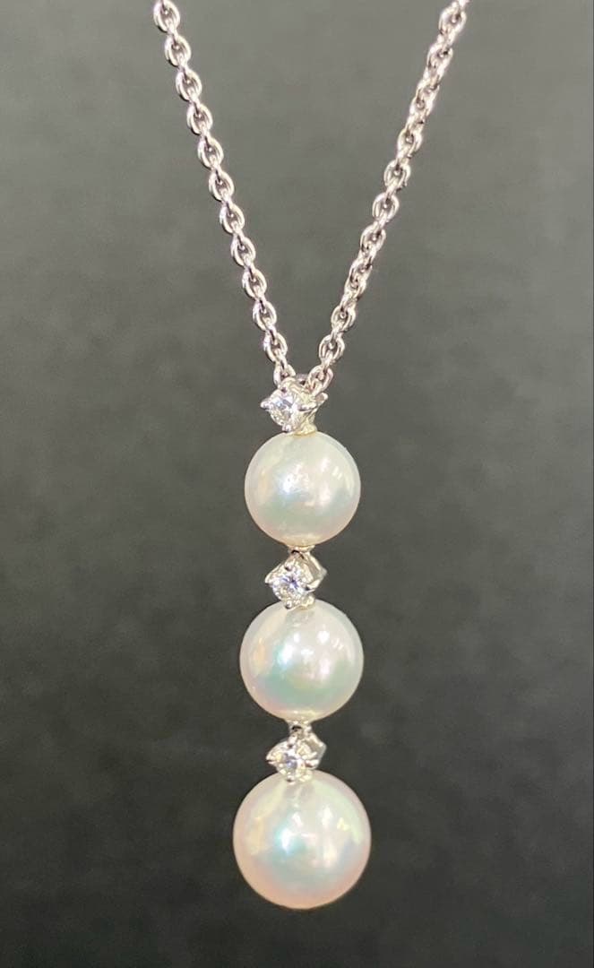 Mikimoto Akoya pearl necklace with diamonds in K18 white gold, pearls sized 5.9 to 7.3 mm, 40 cm chain length