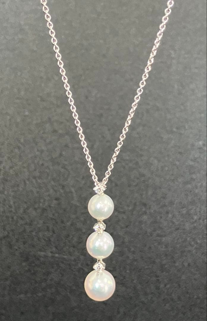 Mikimoto Akoya pearl necklace with diamonds in K18 white gold, pearls sized 5.9 to 7.3 mm, 40 cm chain length