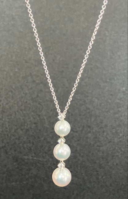 Mikimoto Akoya pearl necklace with diamonds in K18 white gold, pearls sized 5.9 to 7.3 mm, 40 cm chain length