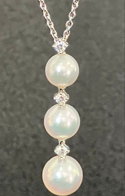 Mikimoto Akoya pearl necklace with diamonds in K18 white gold, pearls sized 5.9 to 7.3 mm, 40 cm chain length