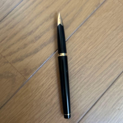 Black PILOT fountain pen with 14K gold nib, resin body, displayed with box and instruction manual