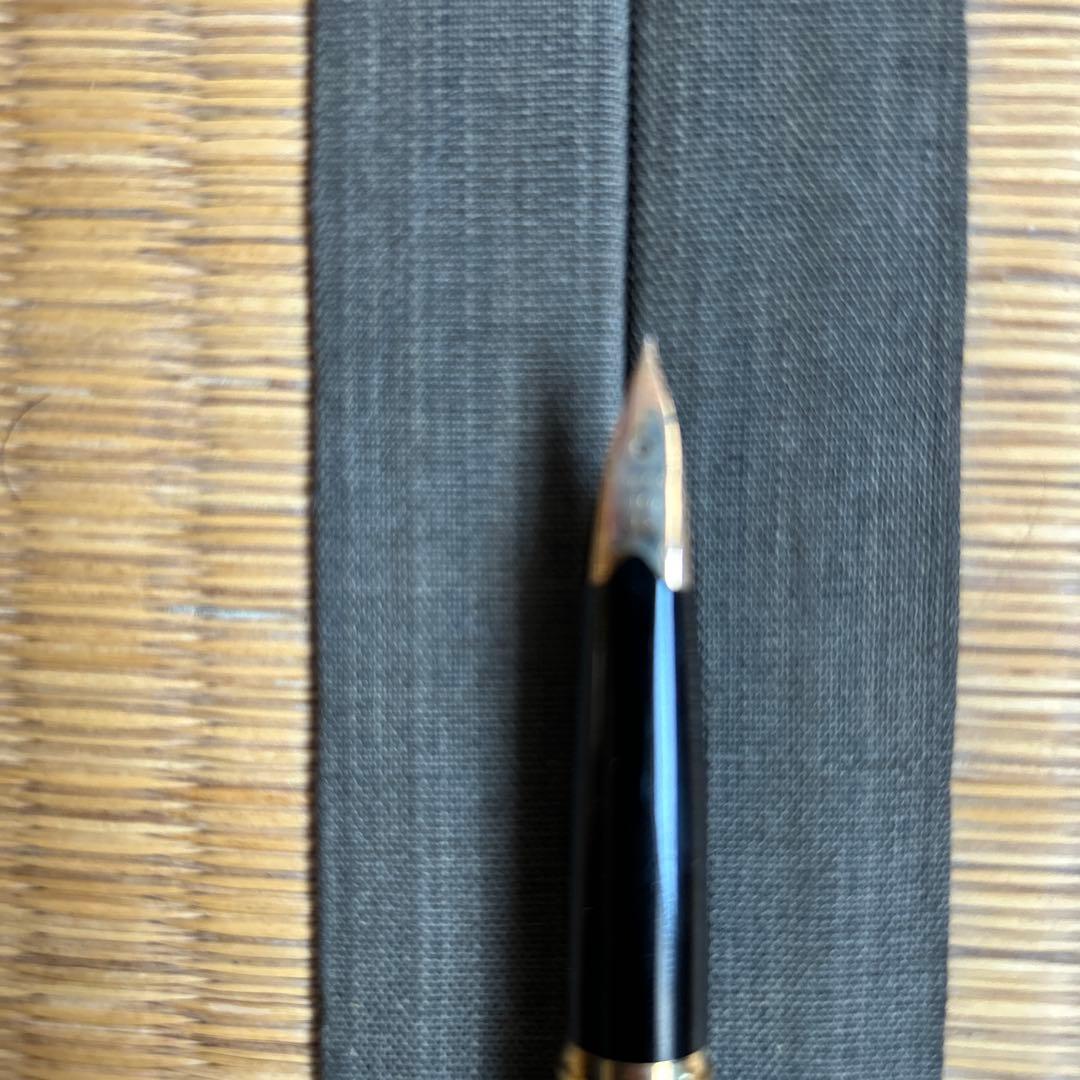 Black PILOT fountain pen with 14K gold nib, resin body, displayed with box and instruction manual