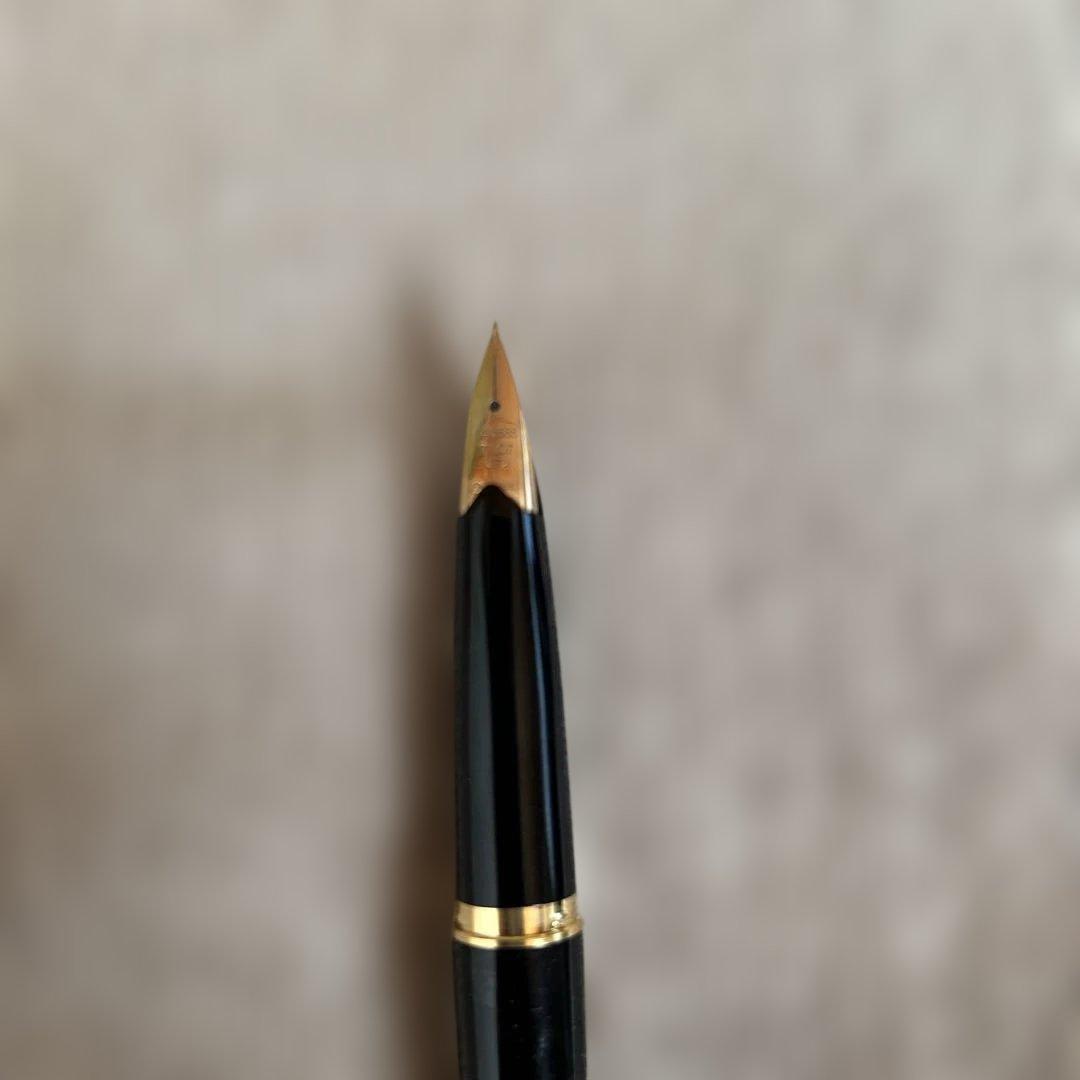 Black PILOT fountain pen with 14K gold nib, resin body, displayed with box and instruction manual