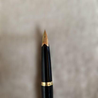 Black PILOT fountain pen with 14K gold nib, resin body, displayed with box and instruction manual