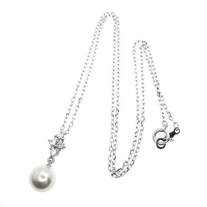 Mikimoto K18WG necklace featuring a 7.5mm pearl and small diamond on a 38cm white gold chain