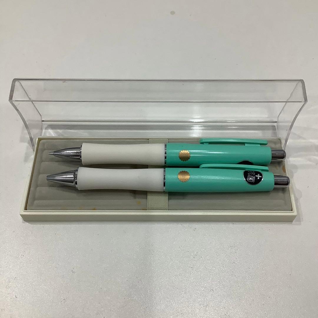 PILOT Dr.Grip mechanical pencil and ballpoint pen set in light green with dedicated case