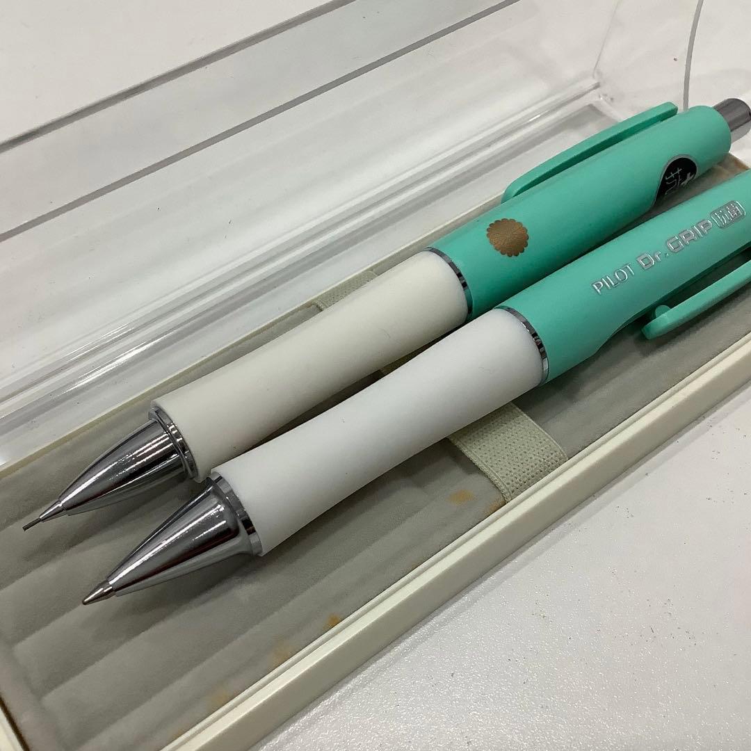 PILOT Dr.Grip mechanical pencil and ballpoint pen set in light green with dedicated case