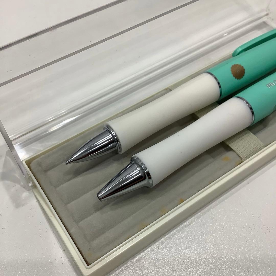PILOT Dr.Grip mechanical pencil and ballpoint pen set in light green with dedicated case
