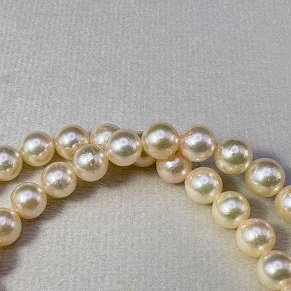 Akoya pearl necklace with 6.6-7.0mm round genuine pearls and silver clasp, 44cm length