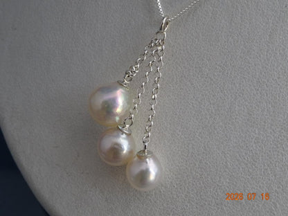 Silver SV925 Venetian chain necklace with three semi-round Akoya pearls sized 7-8.7 mm