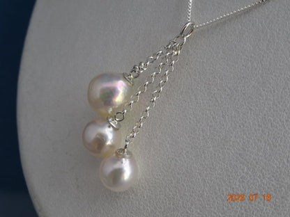 Silver SV925 Venetian chain necklace with three semi-round Akoya pearls sized 7-8.7 mm