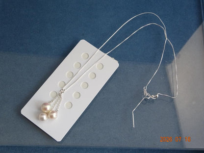 Silver SV925 Venetian chain necklace with three semi-round Akoya pearls sized 7-8.7 mm