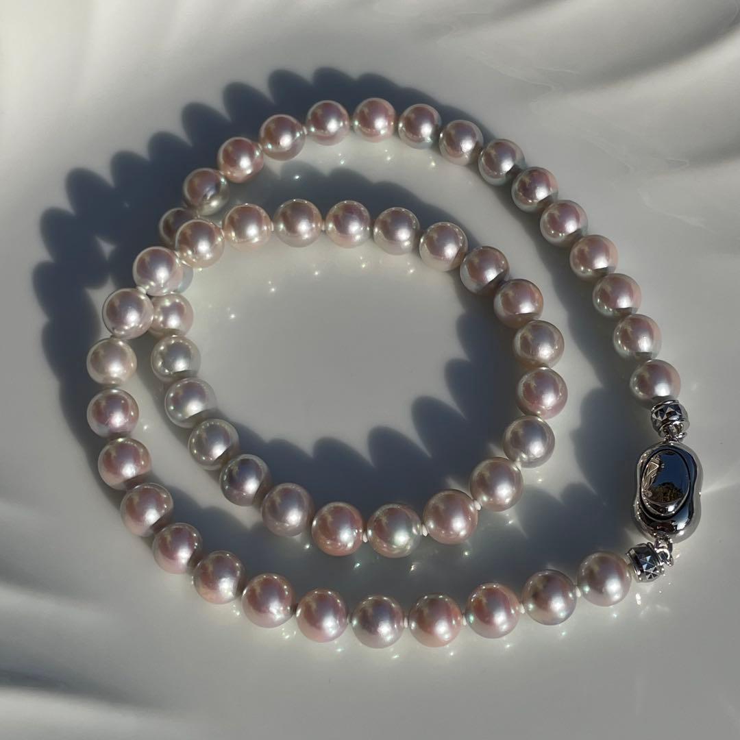 Akoya pearl necklace with 7.5-8mm blue tone pearls and silver clasp displayed with certification and box