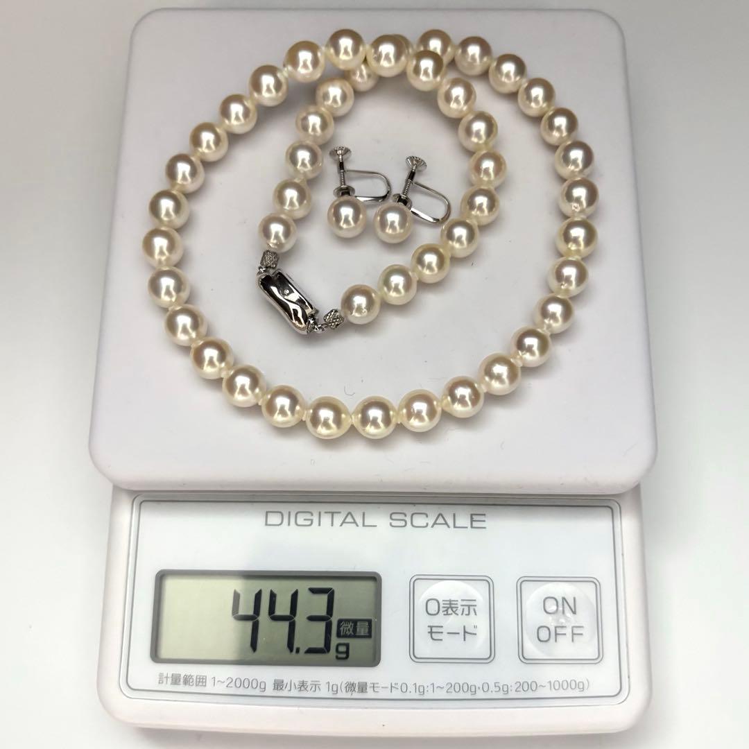 Large Akoya pearl necklace and matching earrings with white round pearls and silver stamp, 8.5mm size, 43cm length