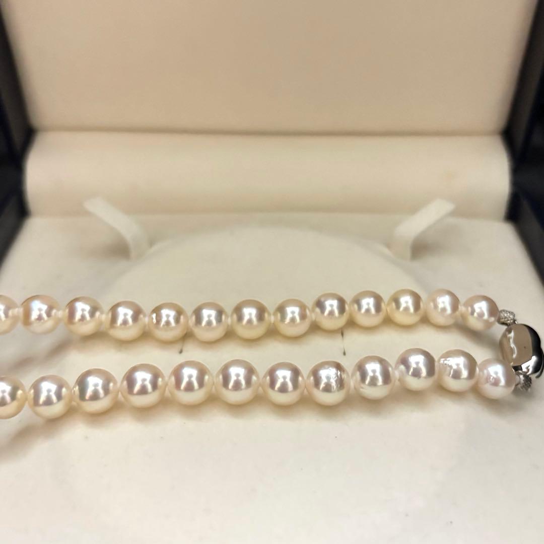 Large Akoya pearl necklace and matching earrings with white round pearls and silver stamp, 8.5mm size, 43cm length