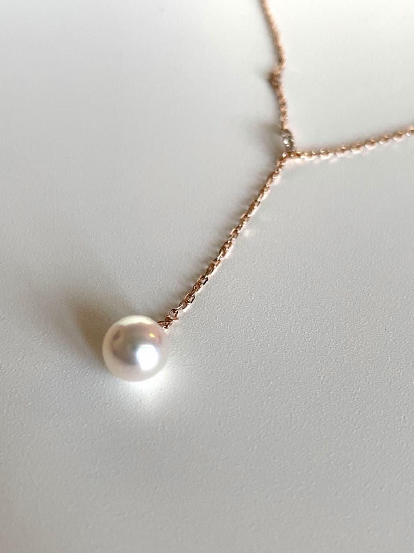 Mikimoto Akoya pearl necklace with 7.5mm pearl and small diamonds on 18K pink gold chain, 50cm length