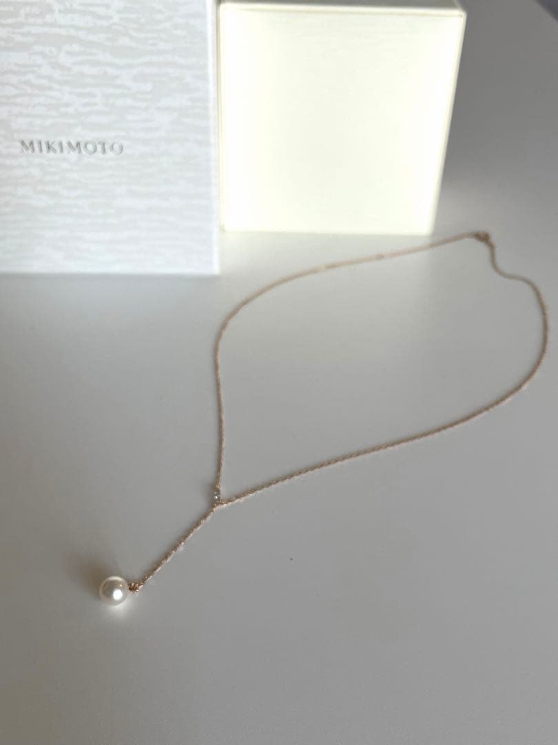 Mikimoto Akoya pearl necklace with 7.5mm pearl and small diamonds on 18K pink gold chain, 50cm length