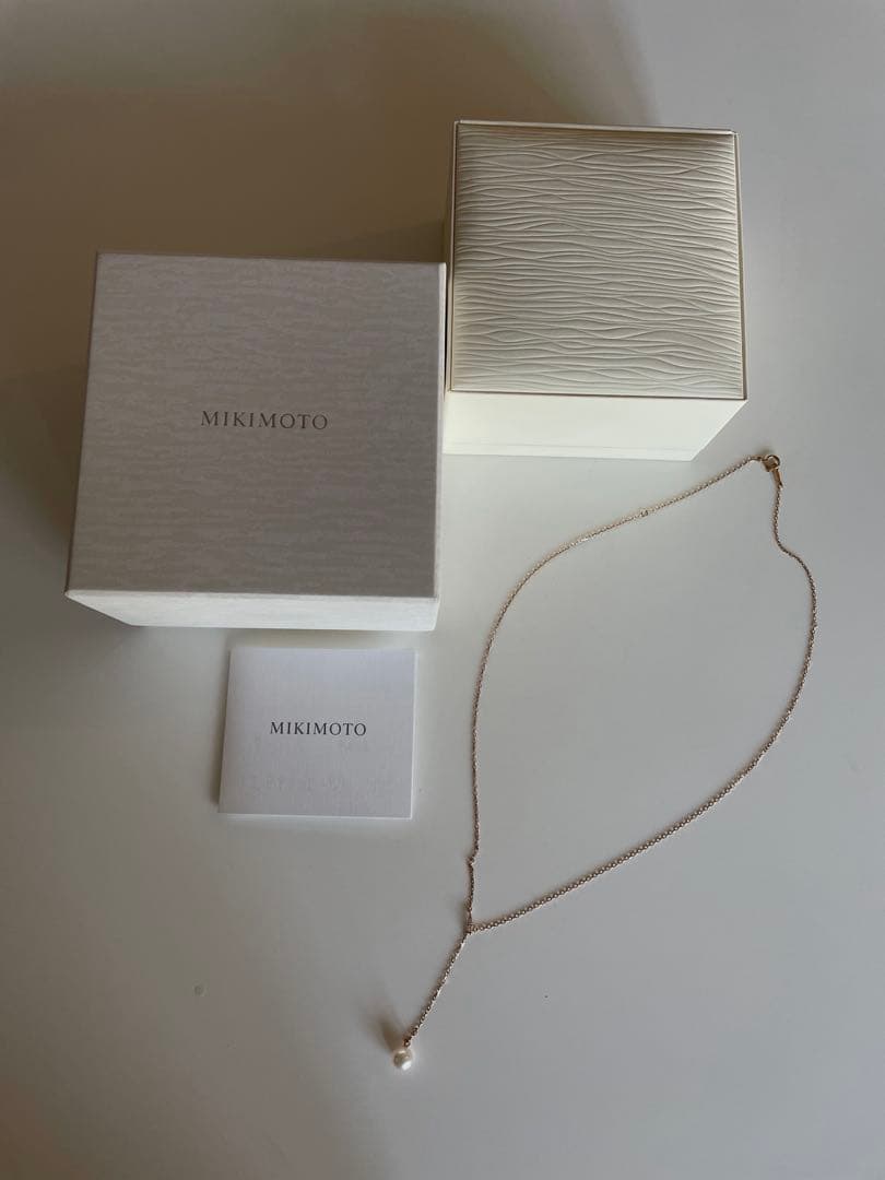 Mikimoto Akoya pearl necklace with 7.5mm pearl and small diamonds on 18K pink gold chain, 50cm length