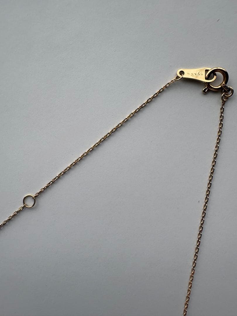 Agate square-beaded gold necklace approximately 75cm long with adjustable chain and guarantee certificate
