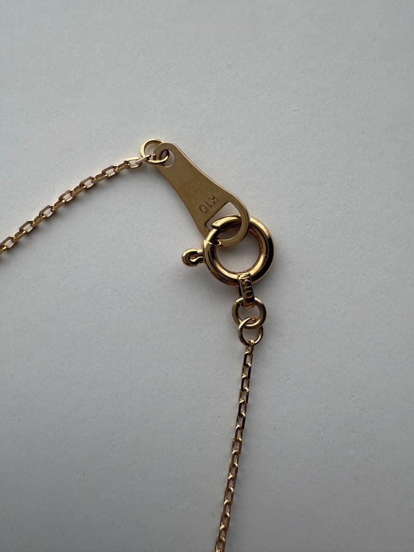 Agate square-beaded gold necklace approximately 75cm long with adjustable chain and guarantee certificate