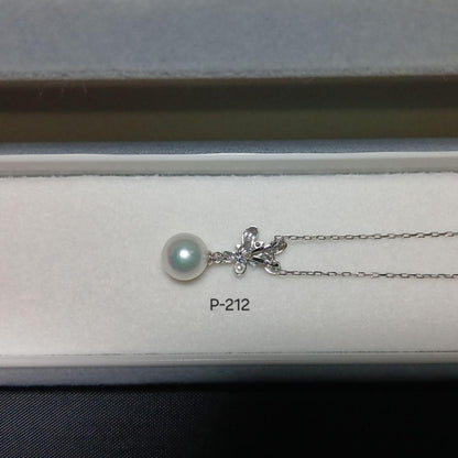 P212 pearl pendant featuring 7.0-7.5 mm Akoya pearls, diamonds, sky blue topaz on 40 cm gold chain