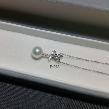 P212 pearl pendant featuring 7.0-7.5 mm Akoya pearls, diamonds, sky blue topaz on 40 cm gold chain