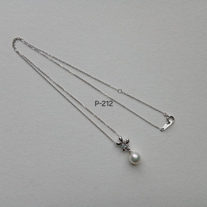 P212 pearl pendant featuring 7.0-7.5 mm Akoya pearls, diamonds, sky blue topaz on 40 cm gold chain
