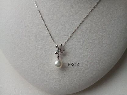 P212 pearl pendant featuring 7.0-7.5 mm Akoya pearls, diamonds, sky blue topaz on 40 cm gold chain