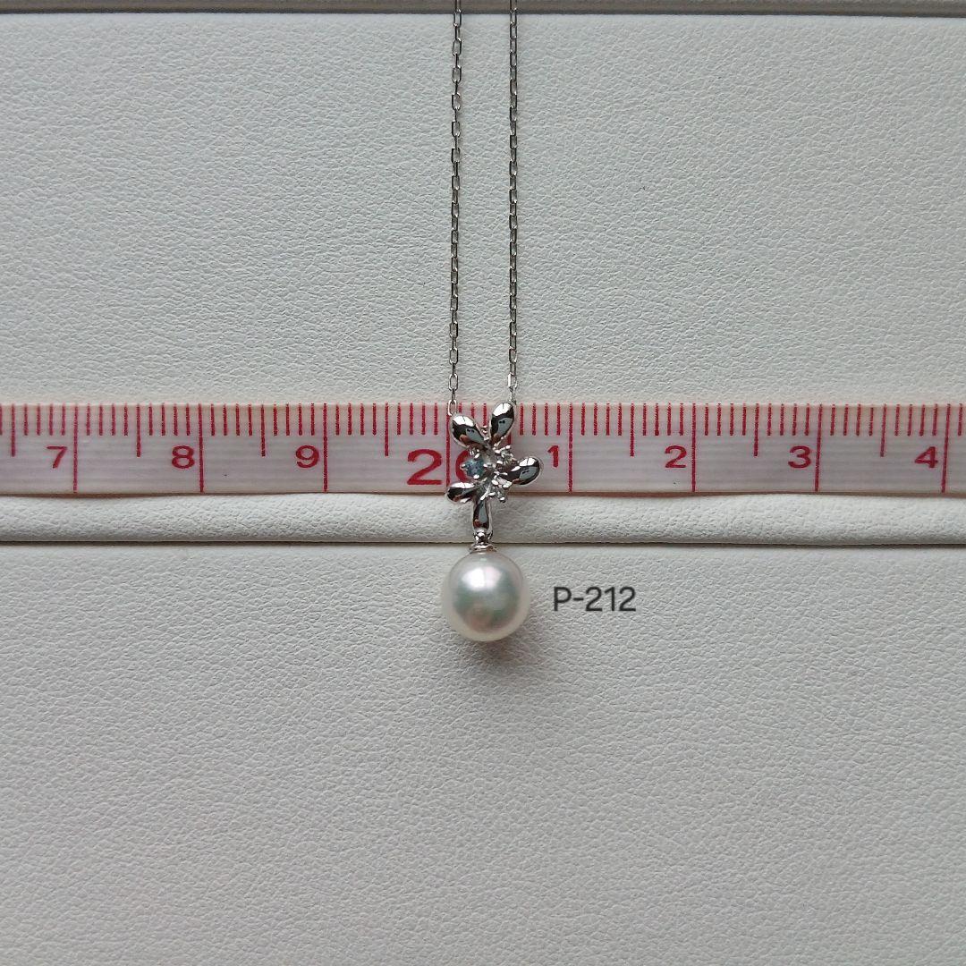 P212 pearl pendant featuring 7.0-7.5 mm Akoya pearls, diamonds, sky blue topaz on 40 cm gold chain