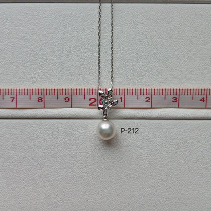 P212 pearl pendant featuring 7.0-7.5 mm Akoya pearls, diamonds, sky blue topaz on 40 cm gold chain