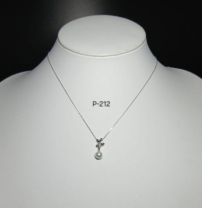 P212 pearl pendant featuring 7.0-7.5 mm Akoya pearls, diamonds, sky blue topaz on 40 cm gold chain