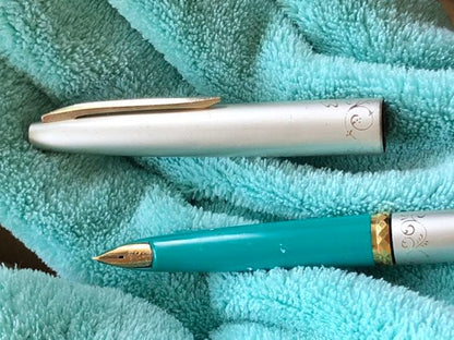 Pilot Fountain Pen with 14K-585 gold nib, fine size, and black barrel from vintage Showa era