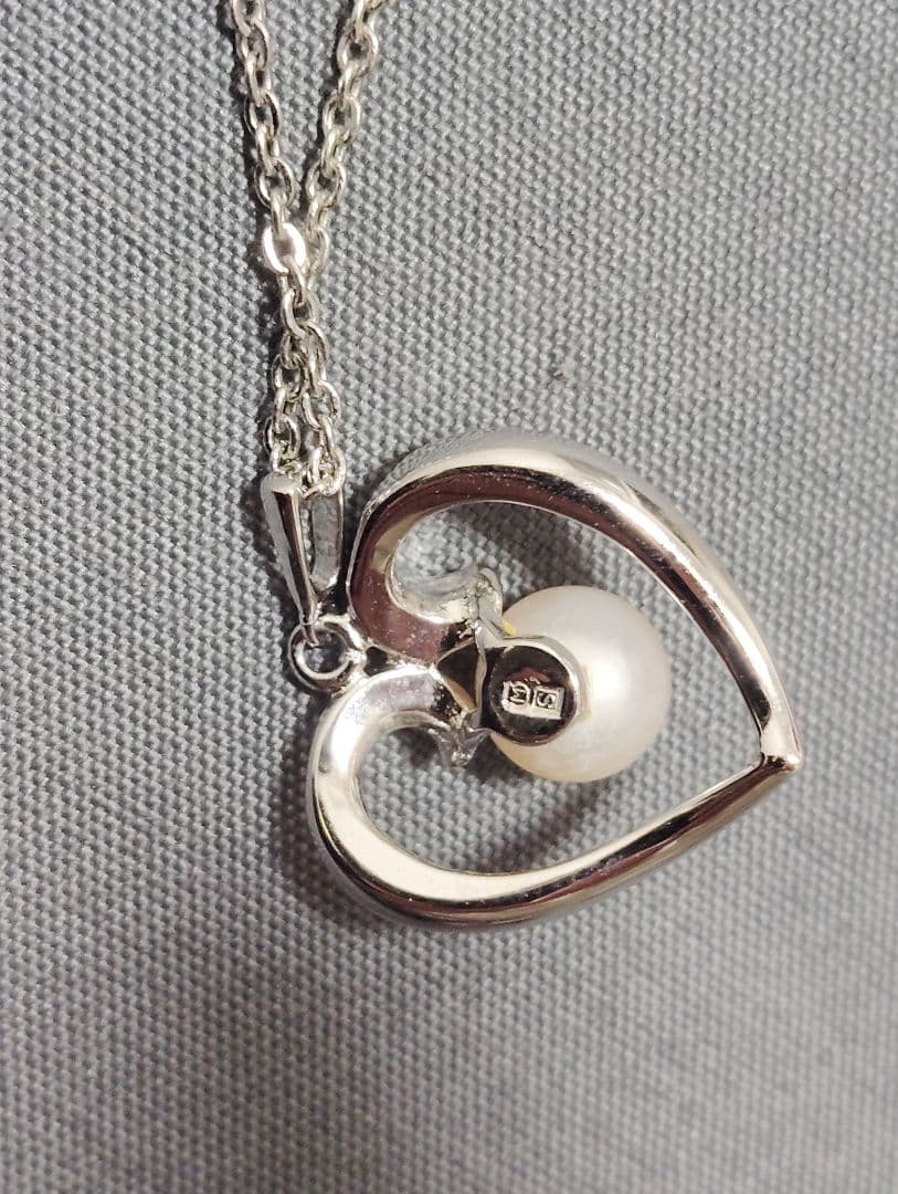 Mikimoto baby pearl necklace with heart-shaped silver pendant marked with M and SIL, length approximately 40cm