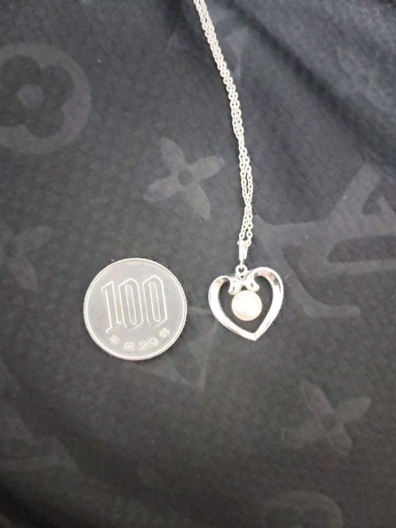 Mikimoto baby pearl necklace with heart-shaped silver pendant marked with M and SIL, length approximately 40cm