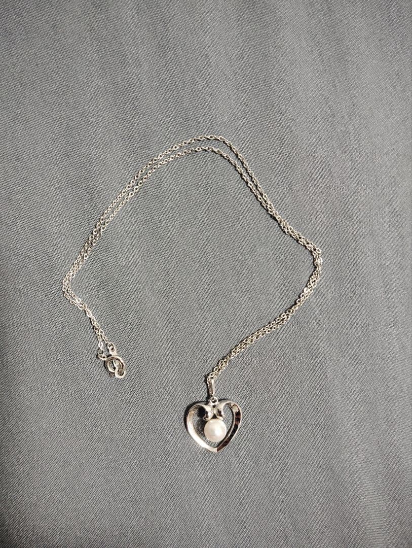 Mikimoto baby pearl necklace with heart-shaped silver pendant marked with M and SIL, length approximately 40cm