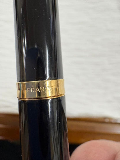 Waterman fountain pen with 18K gold nib and converter, made in France, shown in used condition