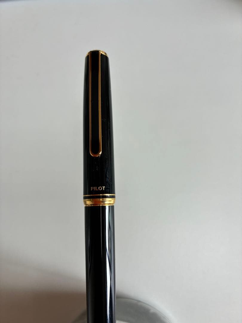 Pilot black fountain pen with medium gold-plated nib and included box, manual, and ink cartridges