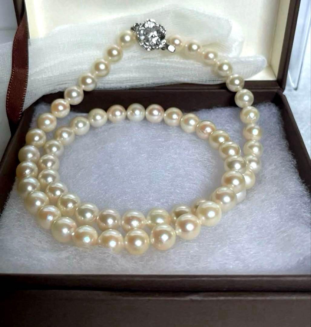 Akoya pearl necklace with 7mm Japanese pearls and champagne gold chain, 42cm length