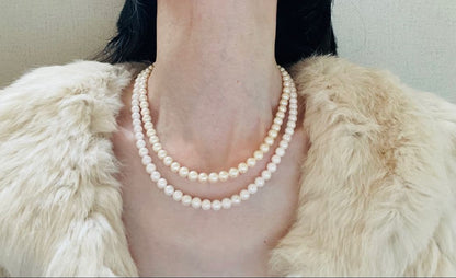Akoya pearl necklace with 7mm Japanese pearls and champagne gold chain, 42cm length