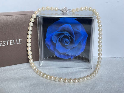 Akoya pearl necklace with 7mm Japanese pearls and champagne gold chain, 42cm length