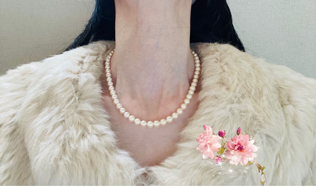 Akoya pearl necklace with 7mm Japanese pearls and champagne gold chain, 42cm length