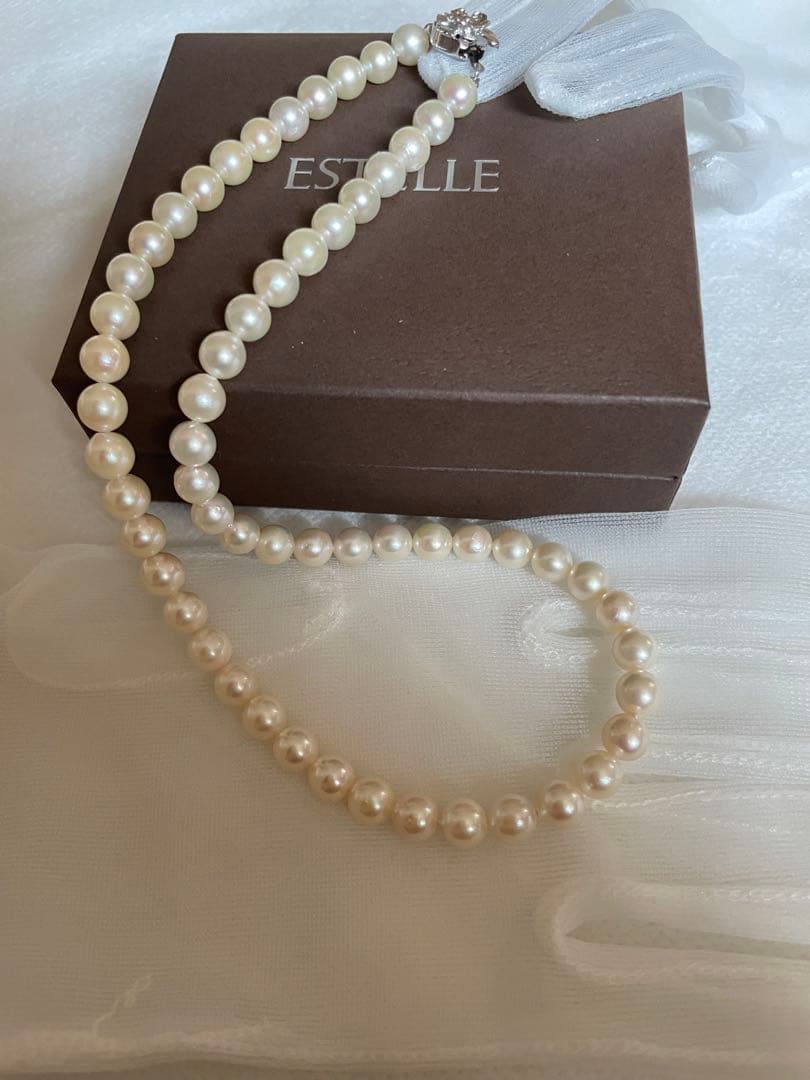 Akoya pearl necklace with 7mm Japanese pearls and champagne gold chain, 42cm length