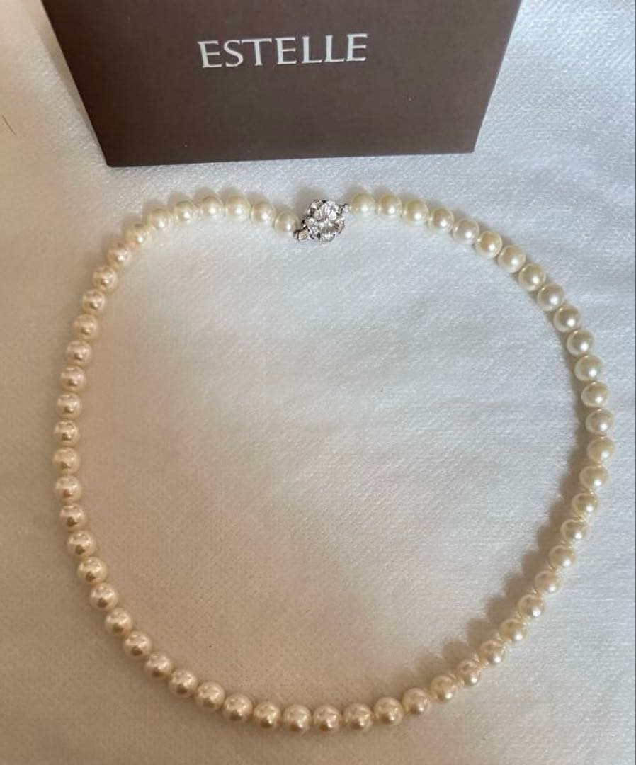 Akoya pearl necklace with 7mm Japanese pearls and champagne gold chain, 42cm length
