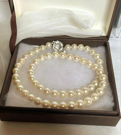Akoya pearl necklace with 7mm Japanese pearls and champagne gold chain, 42cm length