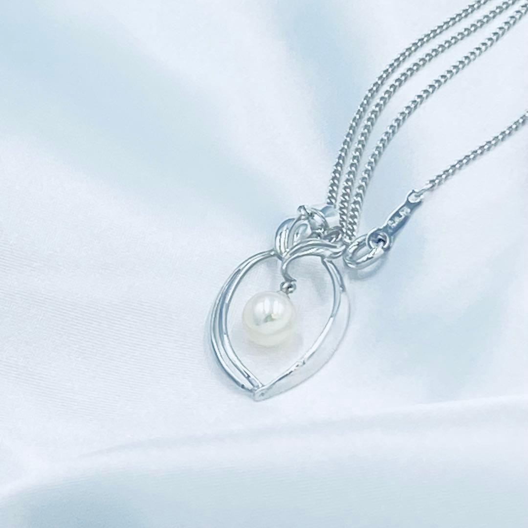 Mikimoto pearl pendant necklace featuring a 6.5mm pearl with 2x3cm pendant on a 39cm chain